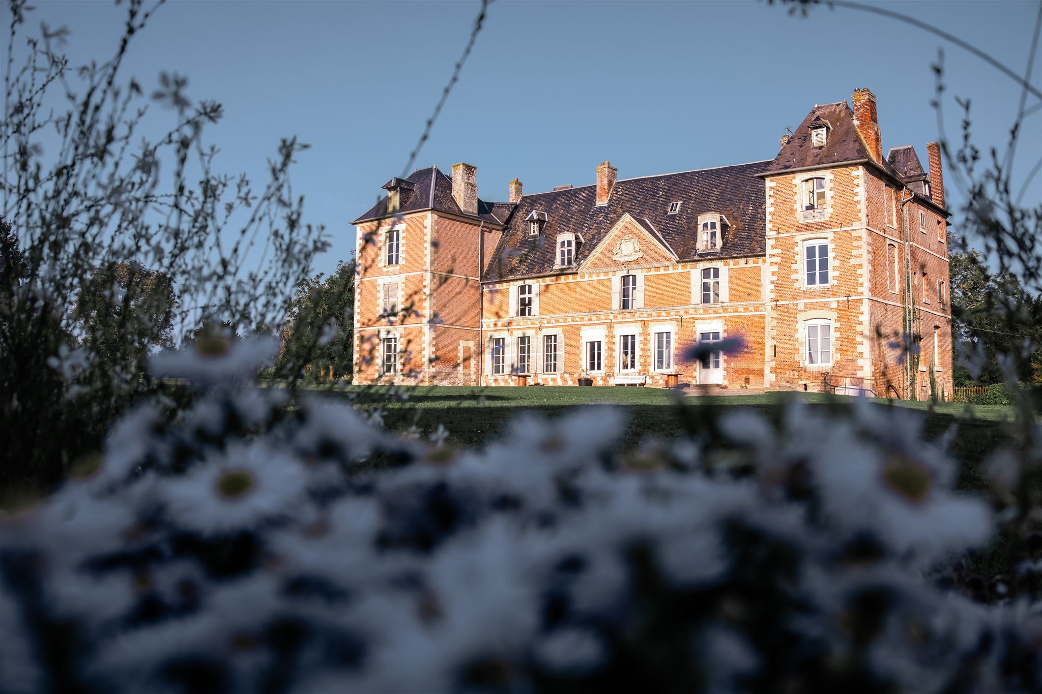 Mariage au Château près d'Amiens : Le Guide Ultime pour un Jour Inoubliable au 1612 Le Château (Somme, Hauts-de-France)